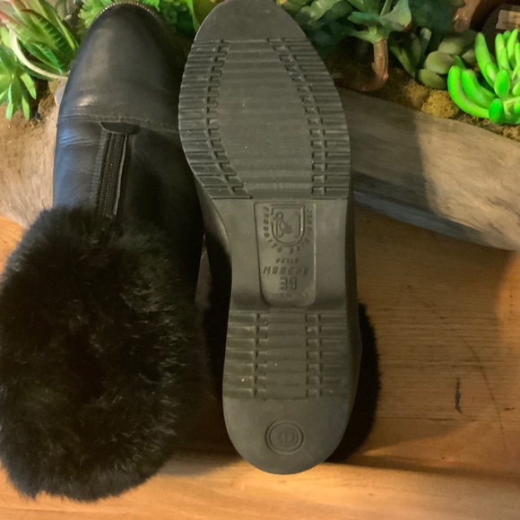 Elegant Black Fur-Trimmed Winter Boots - Picture 9 of 11